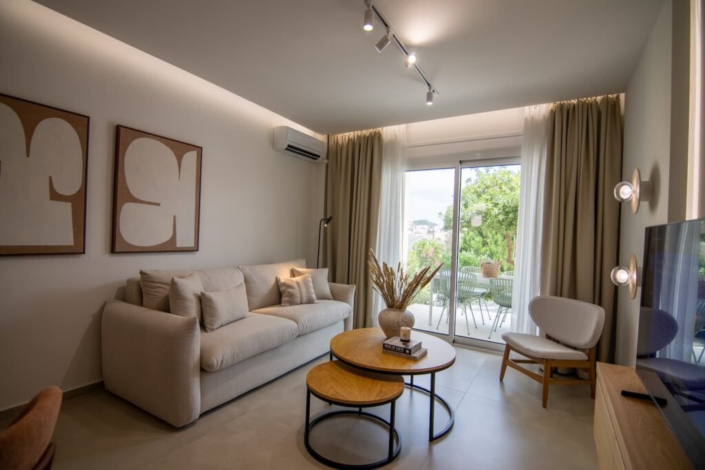 Newly built in 2024, Aigis Apartment Skiathos blends comfort and elegance to create a cosy home away from home on the beautiful island of Skiathos. Conveniently located in Skiathos Town, our apartment offers easy access to the entire island.