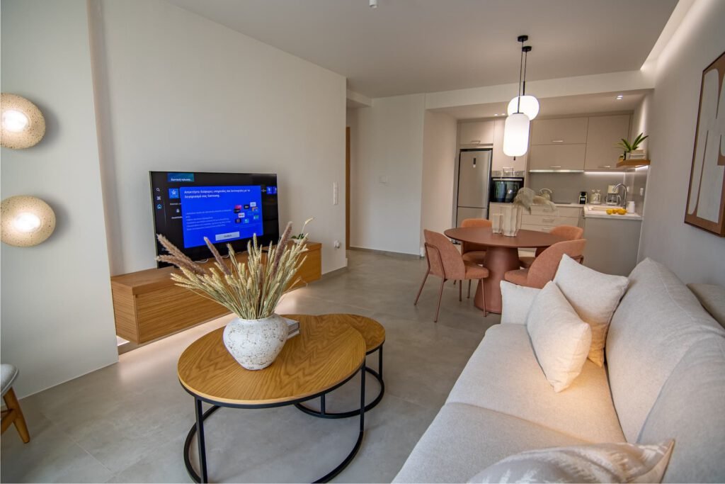 Newly built in 2024, Aigis Apartment Skiathos blends comfort and elegance to create a cosy home away from home on the beautiful island of Skiathos. Conveniently located in Skiathos Town, our apartment offers easy access to the entire island.