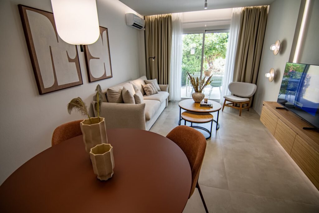 Newly built in 2024, Aigis Apartment Skiathos blends comfort and elegance to create a cosy home away from home on the beautiful island of Skiathos. Conveniently located in Skiathos Town, our apartment offers easy access to the entire island.