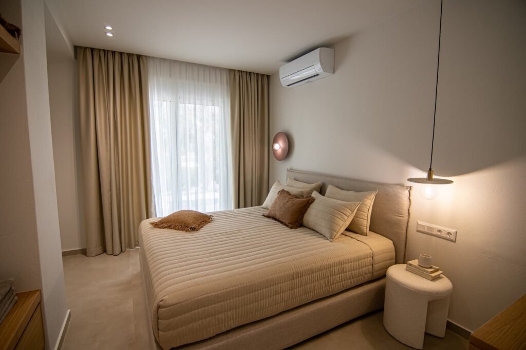Newly built in 2024, Aigis Apartment Skiathos blends comfort and elegance to create a cosy home away from home on the beautiful island of Skiathos. Conveniently located in Skiathos Town, our apartment offers easy access to the entire island.