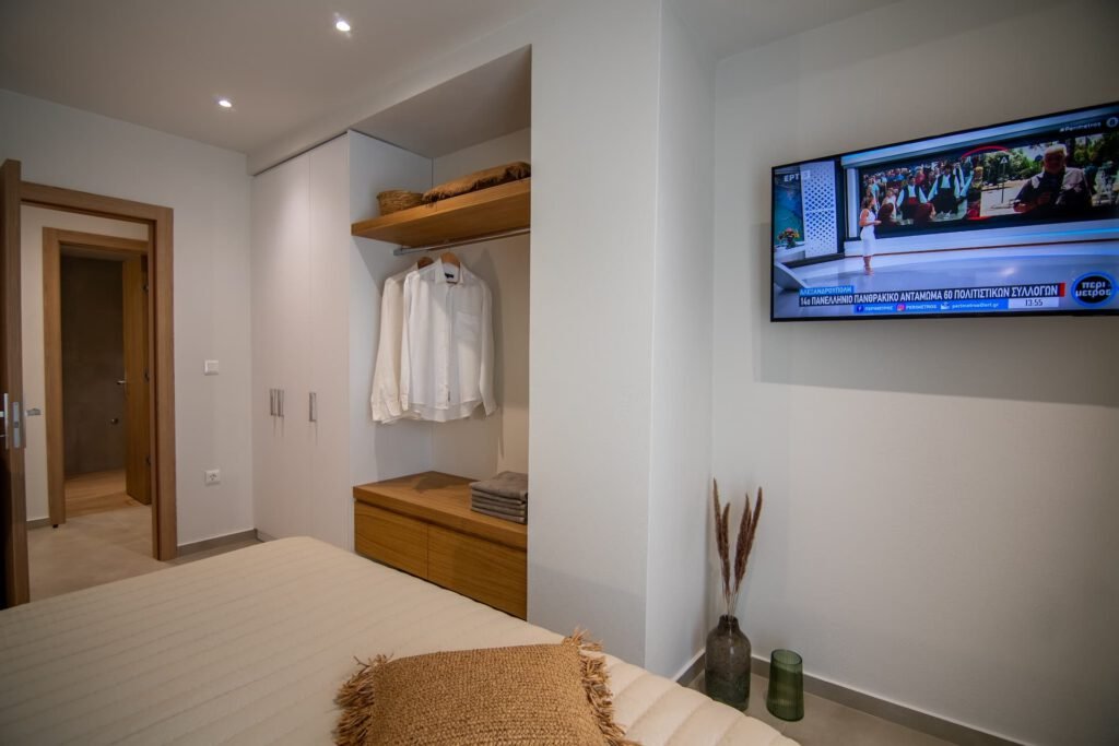 Newly built in 2024, Aigis Apartment Skiathos blends comfort and elegance to create a cosy home away from home on the beautiful island of Skiathos. Conveniently located in Skiathos Town, our apartment offers easy access to the entire island.