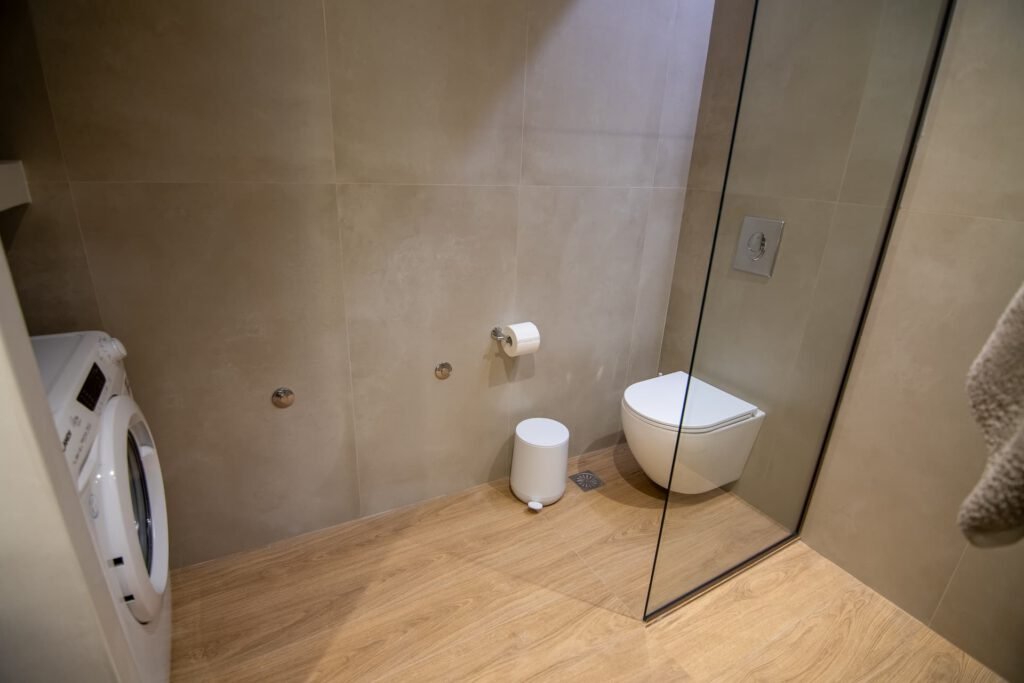 Newly built in 2024, Aigis Apartment Skiathos blends comfort and elegance to create a cosy home away from home on the beautiful island of Skiathos. Conveniently located in Skiathos Town, our apartment offers easy access to the entire island.