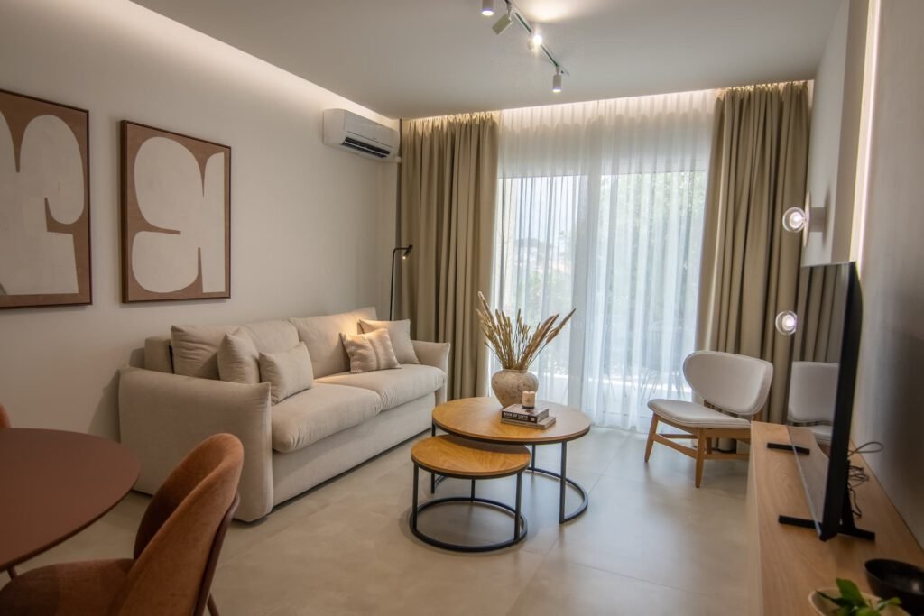 Newly built in 2024, Aigis Apartment Skiathos blends comfort and elegance to create a cosy home away from home on the beautiful island of Skiathos. Conveniently located in Skiathos Town, our apartment offers easy access to the entire island.