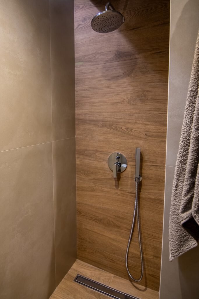 Newly built in 2024, Aigis Apartment Skiathos blends comfort and elegance to create a cosy home away from home on the beautiful island of Skiathos. Conveniently located in Skiathos Town, our apartment offers easy access to the entire island.