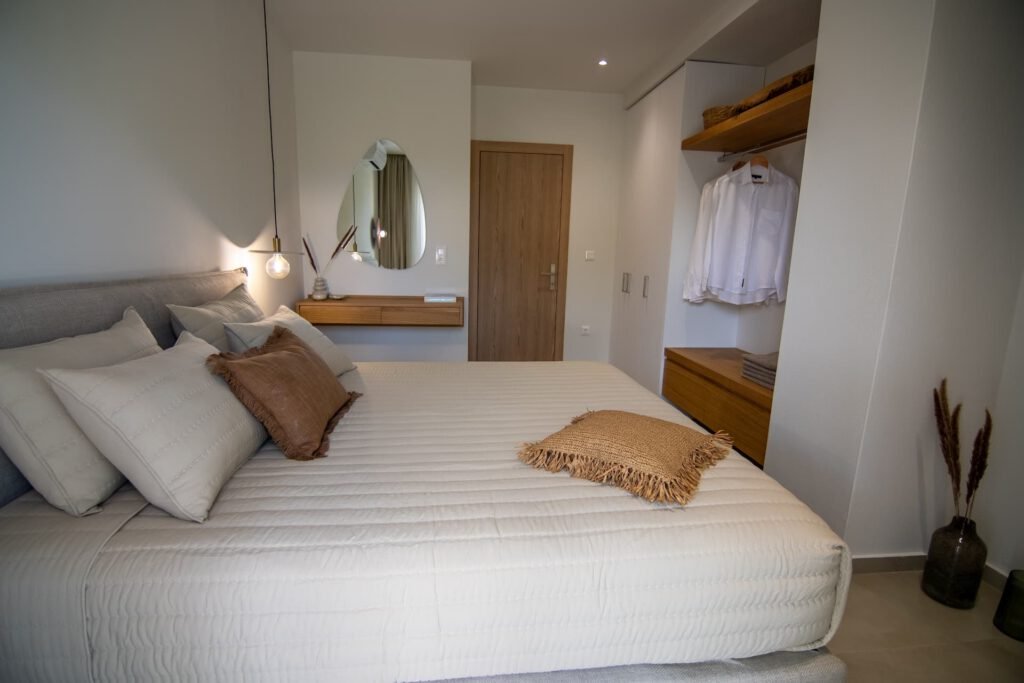 Newly built in 2024, Aigis Apartment Skiathos blends comfort and elegance to create a cosy home away from home on the beautiful island of Skiathos. Conveniently located in Skiathos Town, our apartment offers easy access to the entire island.