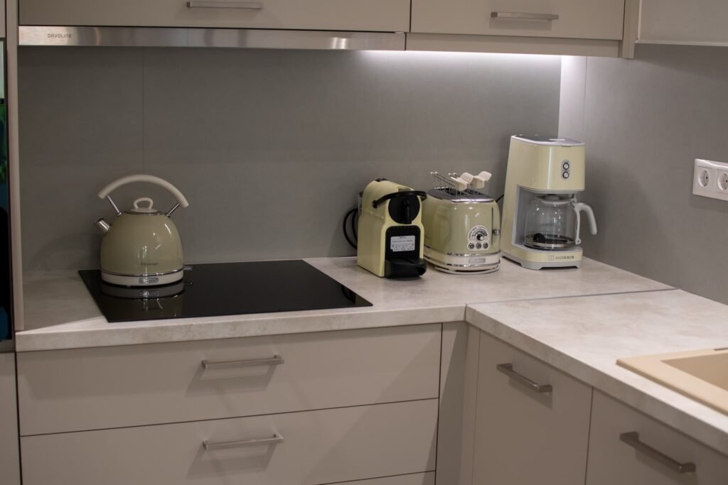 Newly built in 2024, Aigis Apartment Skiathos blends comfort and elegance to create a cosy home away from home on the beautiful island of Skiathos. Conveniently located in Skiathos Town, our apartment offers easy access to the entire island.